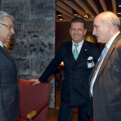 Economy Talks, February 2015: H.E. Minister of Defence Asif, with Consul Dr. Poetis and Dr. Pachta-Reyhofen, MAN SE (far right); (Photo: Schunk)